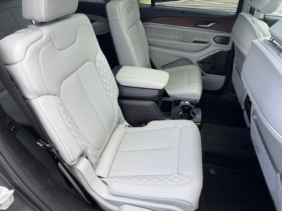 2022 Jeep Grand Cherokee L Summit w/Tech & Luxury Pkgs