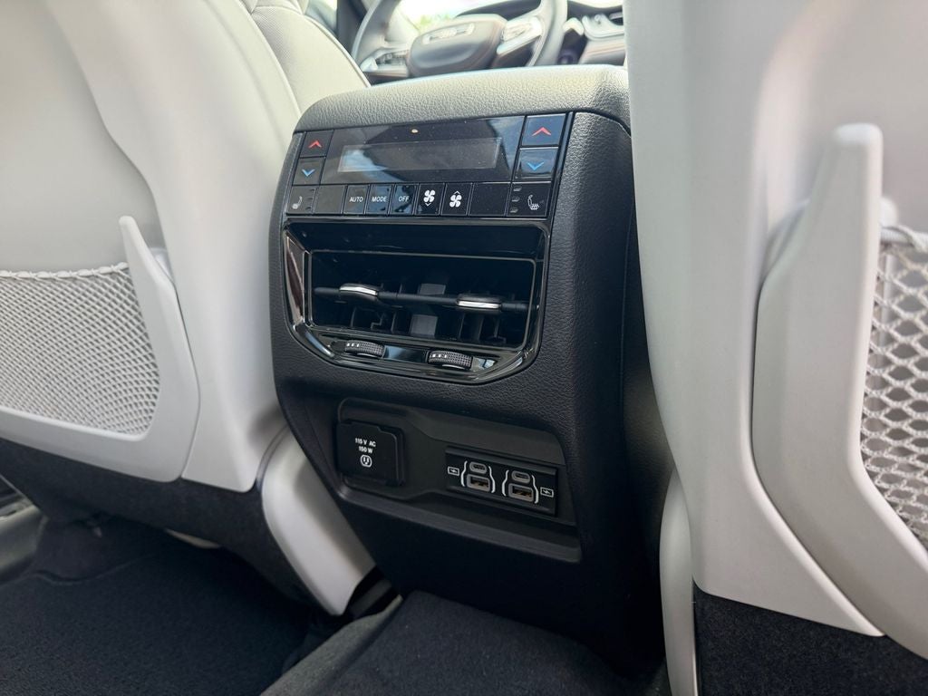 2022 Jeep Grand Cherokee L Summit w/Tech & Luxury Pkgs