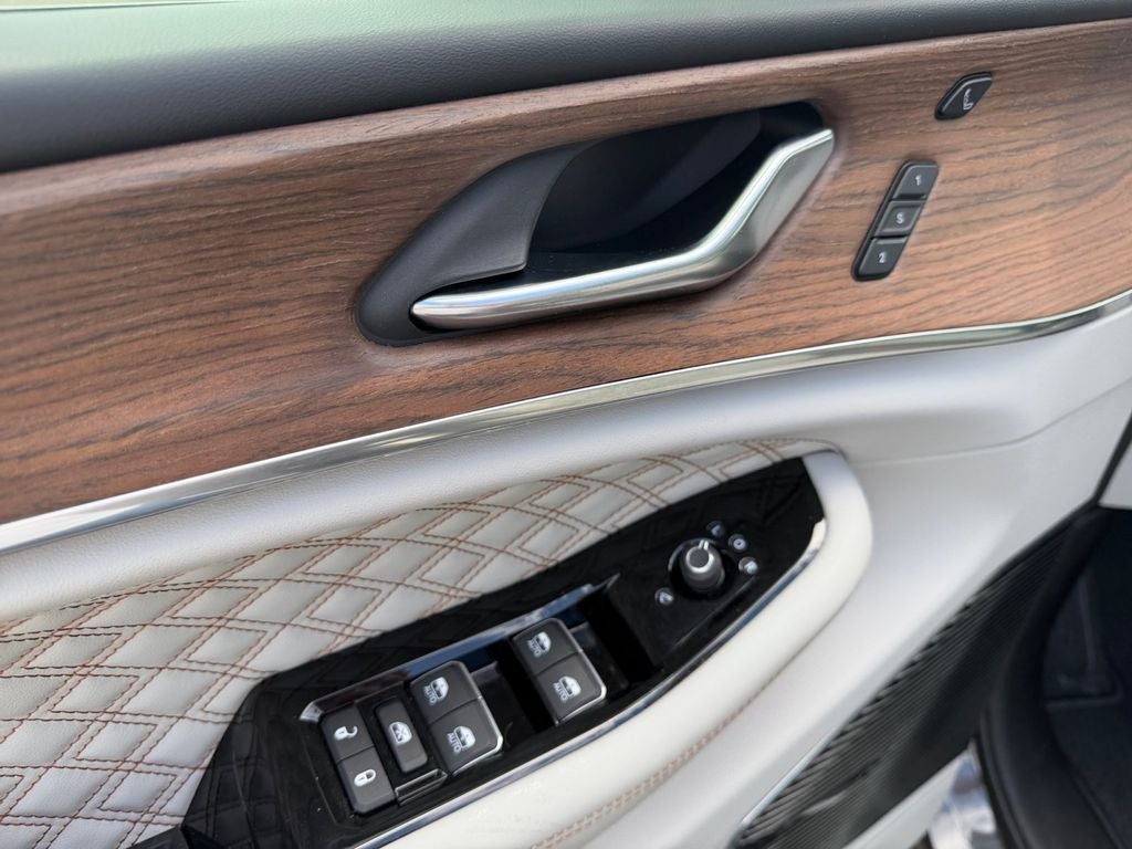 2022 Jeep Grand Cherokee L Summit w/Tech & Luxury Pkgs