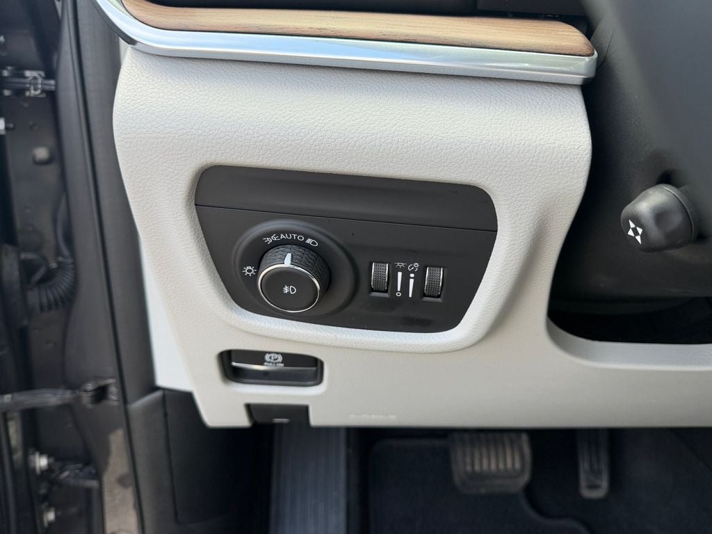 2022 Jeep Grand Cherokee L Summit w/Tech & Luxury Pkgs