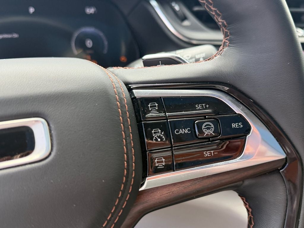 2022 Jeep Grand Cherokee L Summit w/Tech & Luxury Pkgs