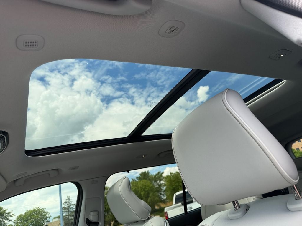 2022 Jeep Grand Cherokee L Summit w/Tech & Luxury Pkgs