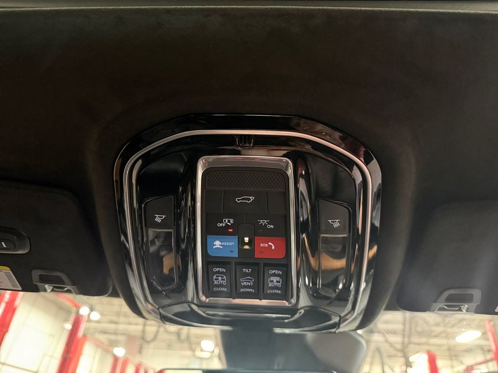 2024 Jeep Grand Cherokee L Summit Reserve w/Pro-Tech & Luxury Pkgs