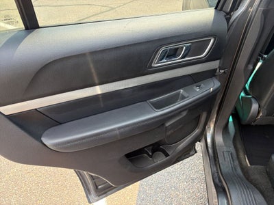 2017 Ford Explorer XLT w/Comfort & Tow Pkg