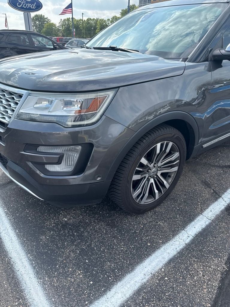 2016 Ford Explorer Platinum /Rear DVD Headrests