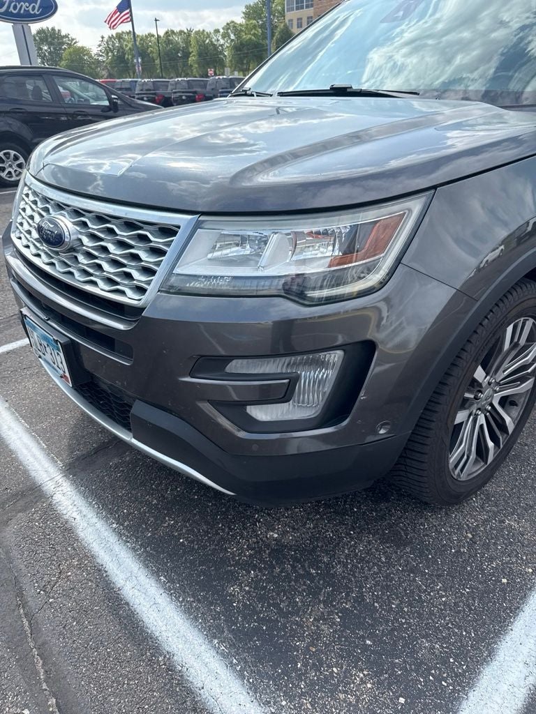2016 Ford Explorer Platinum /Rear DVD Headrests