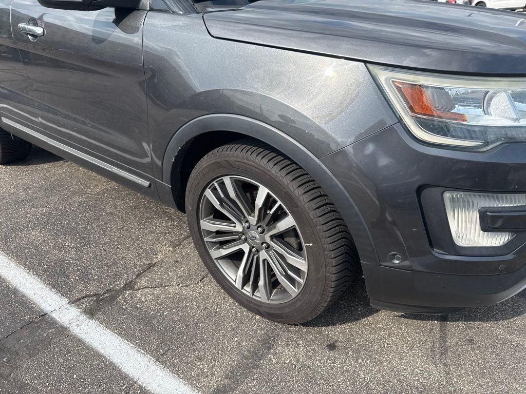 2016 Ford Explorer Platinum /Rear DVD Headrests
