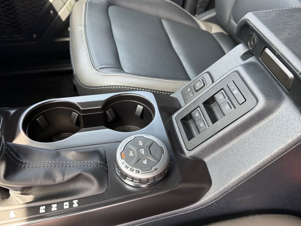 2025 Ford Bronco Outer Banks w/Black Appearance & Lux Pkgs