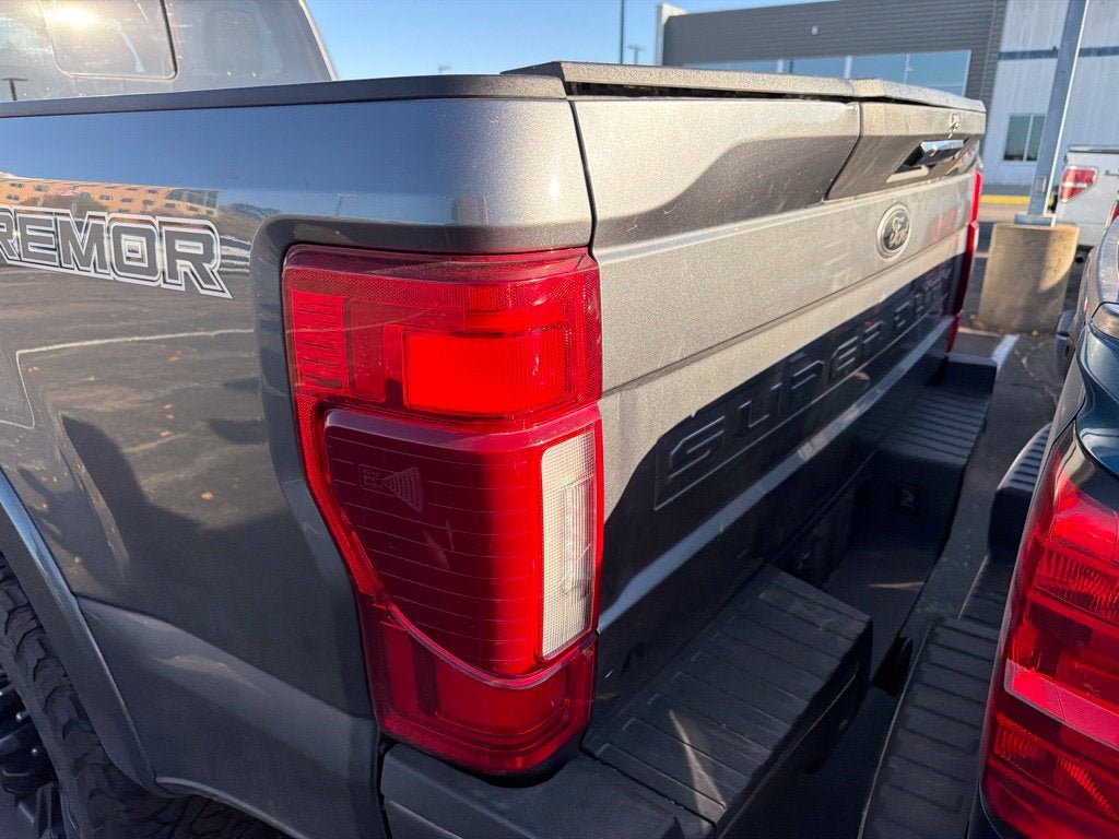 2021 Ford F-250SD Lariat w/Black Appearance & Tremor Off Road Pkgs
