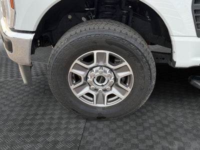 2025 Ford F-350SD Lariat w/ Preferred Equipt & 5th Wheel Prep