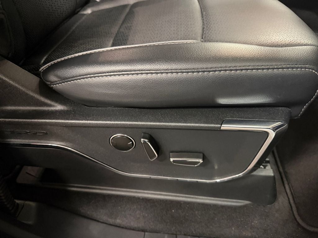 2024 Ford F-150 Lariat w/Black Appearance & Blue Cruise Equip