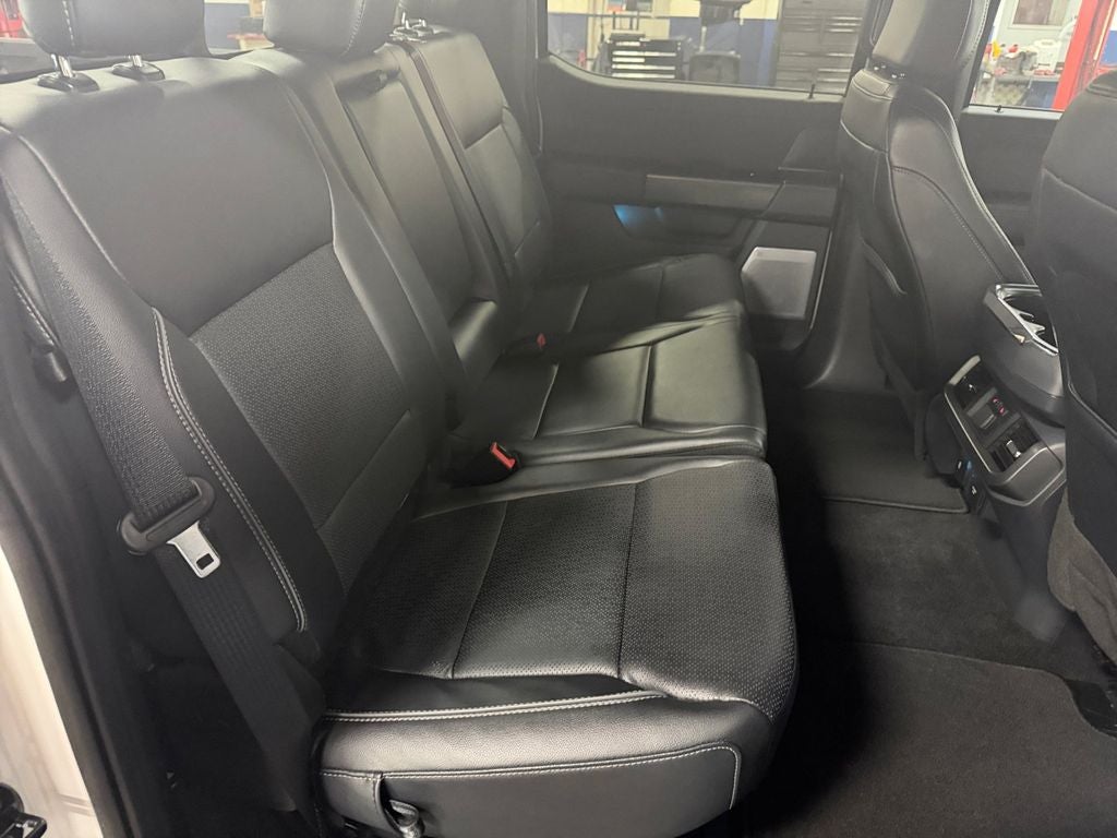 2024 Ford F-150 Lariat w/Black Appearance & Blue Cruise Equip