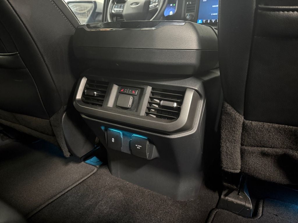 2024 Ford F-150 Lariat w/Black Appearance & Blue Cruise Equip