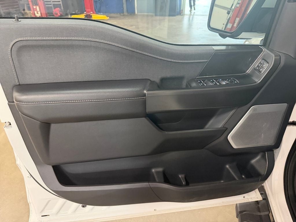 2024 Ford F-150 Lariat w/Black Appearance & Blue Cruise Equip