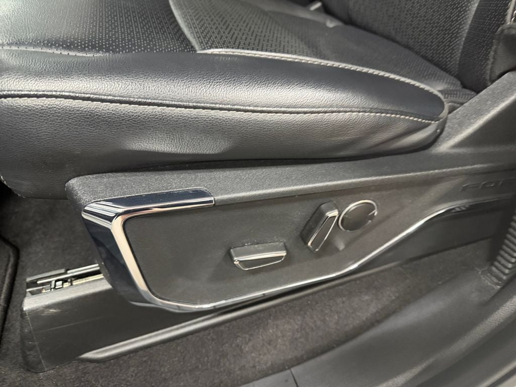 2024 Ford F-150 Lariat w/Black Appearance & Blue Cruise Equip