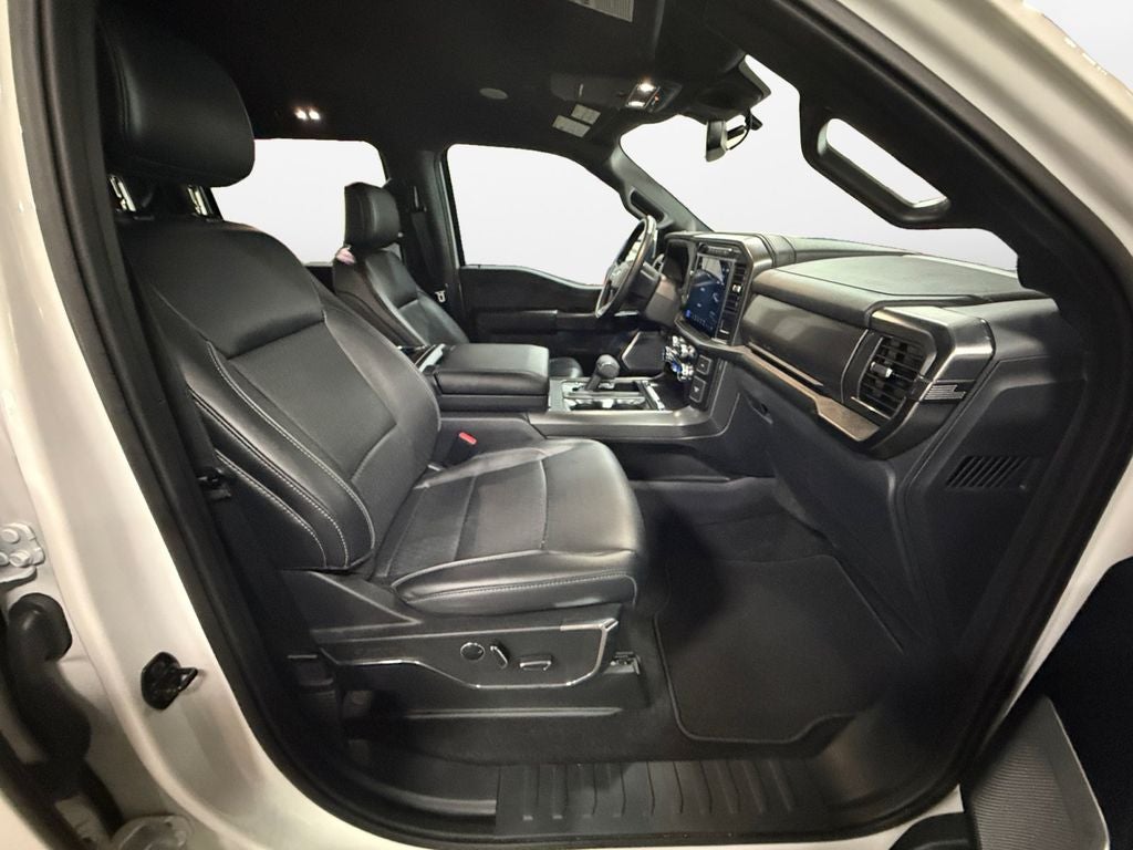 2024 Ford F-150 Lariat w/Black Appearance & Blue Cruise Equip