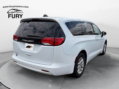 2023 Chrysler Voyager LX