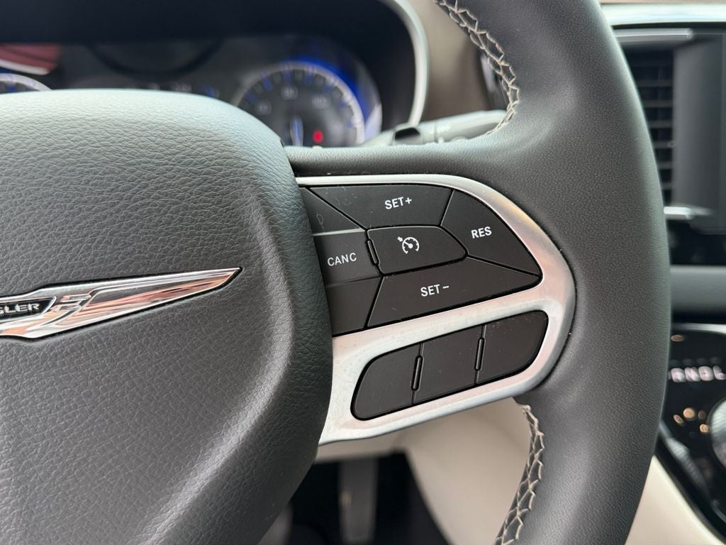 2023 Chrysler Voyager LX