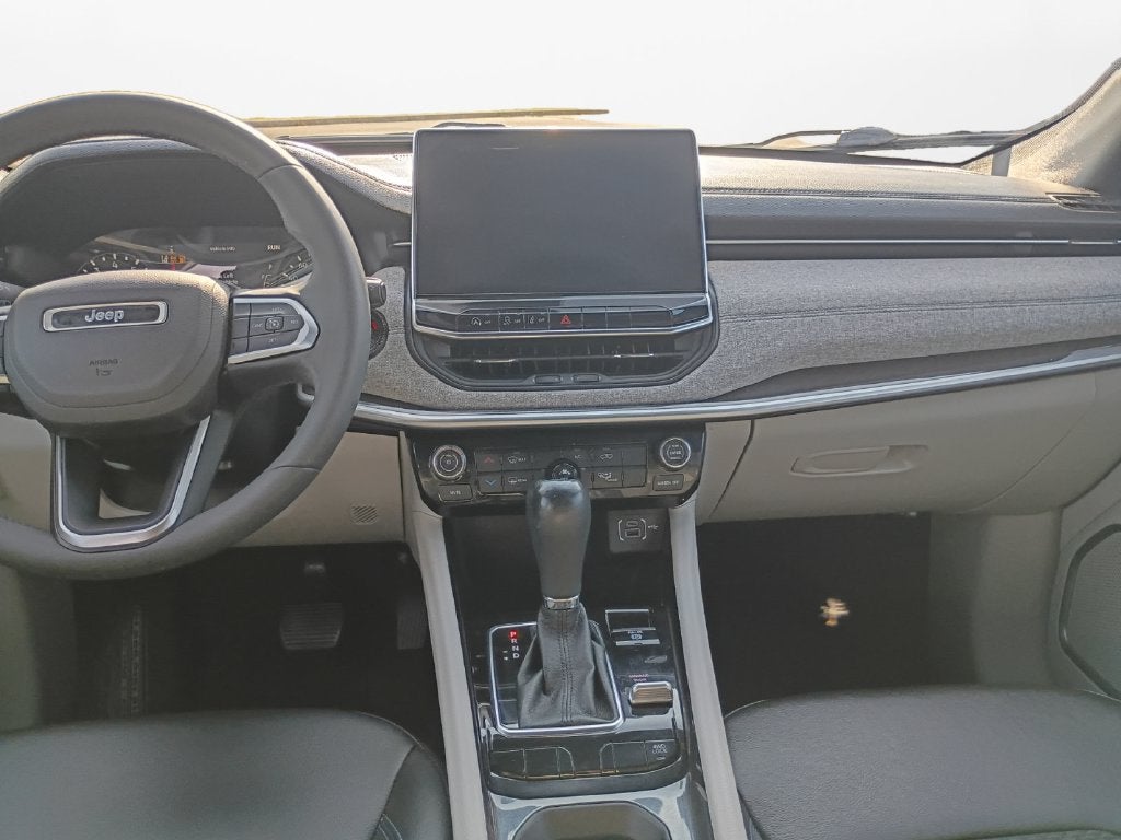 2023 Jeep Compass Latitude w/Preferred Pkg