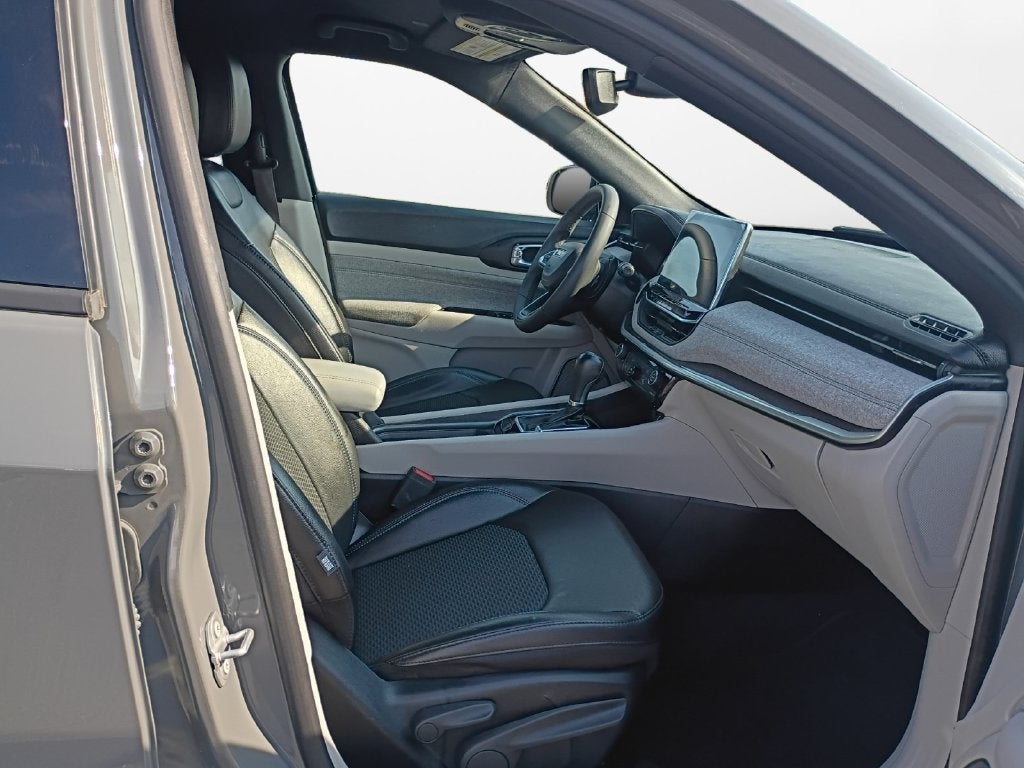 2023 Jeep Compass Latitude w/Preferred Pkg