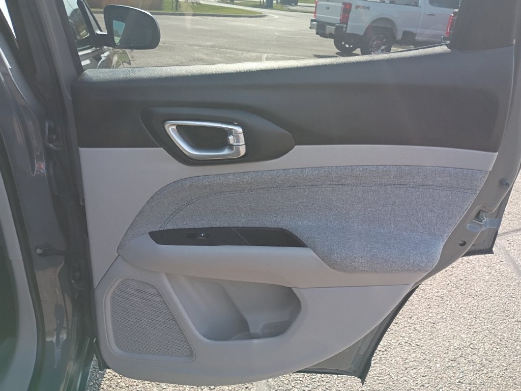 2023 Jeep Compass Latitude w/Preferred Pkg