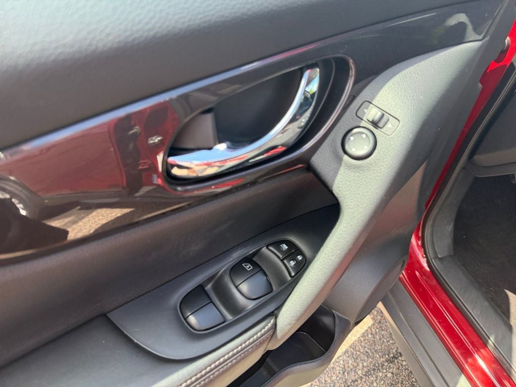 2018 Nissan Rogue SV w/Comfort & Convenience Pkgs