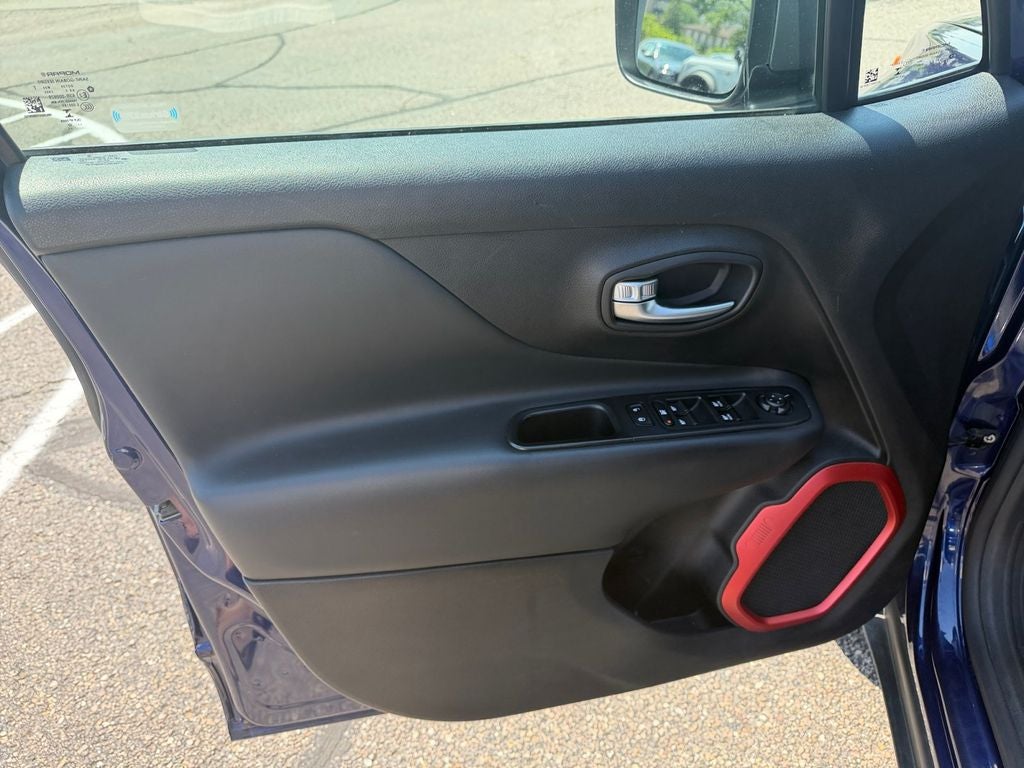 2017 Jeep Renegade Trailhawk w/Cold Weather Group
