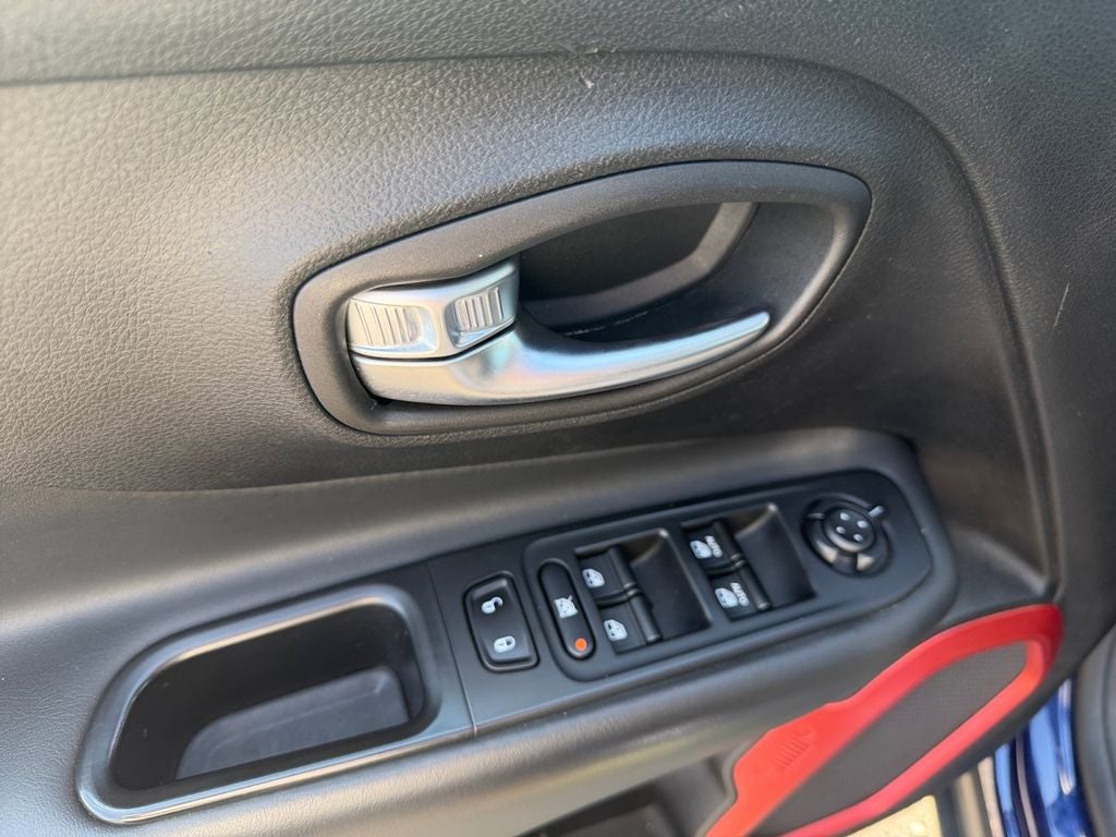 2017 Jeep Renegade Trailhawk w/Cold Weather Group