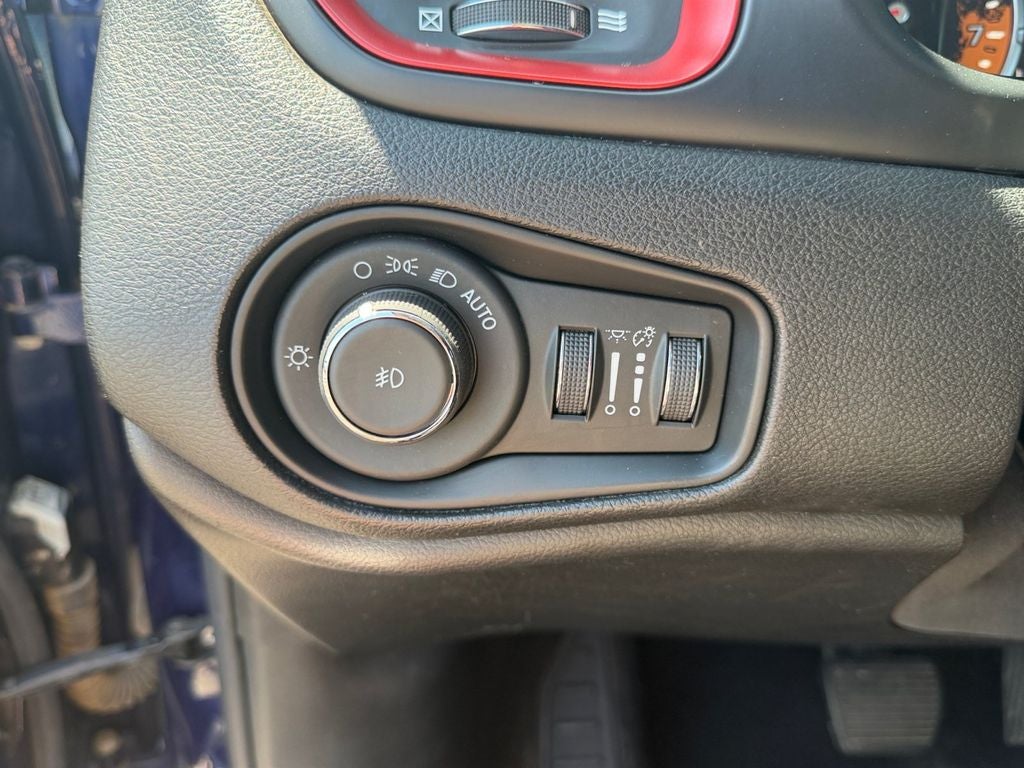 2017 Jeep Renegade Trailhawk w/Cold Weather Group
