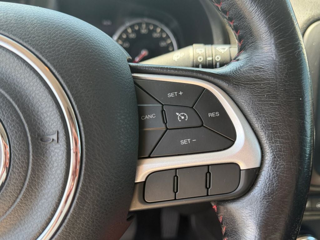 2017 Jeep Renegade Trailhawk w/Cold Weather Group