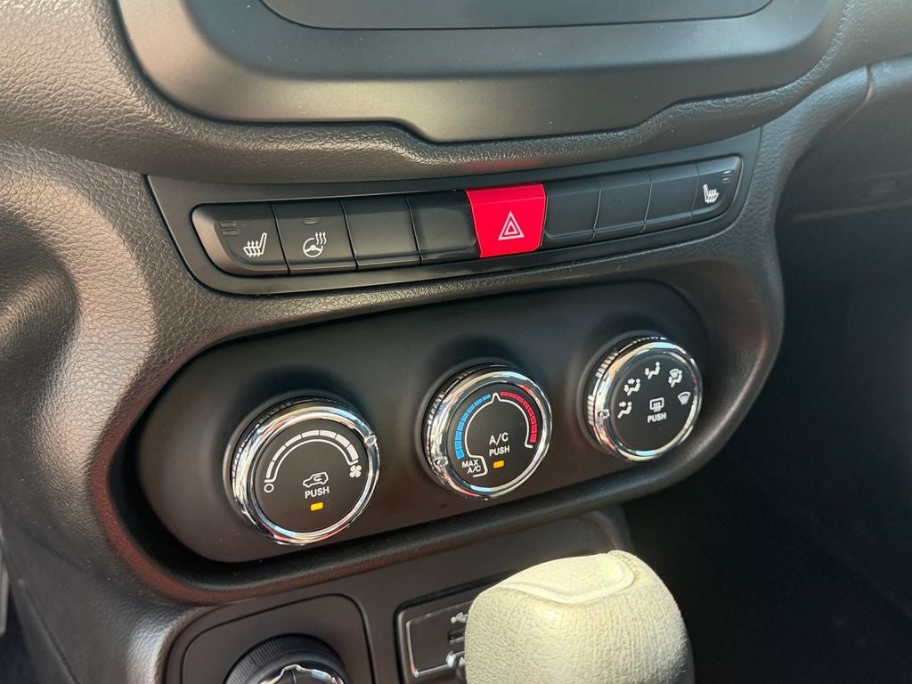 2017 Jeep Renegade Trailhawk w/Cold Weather Group