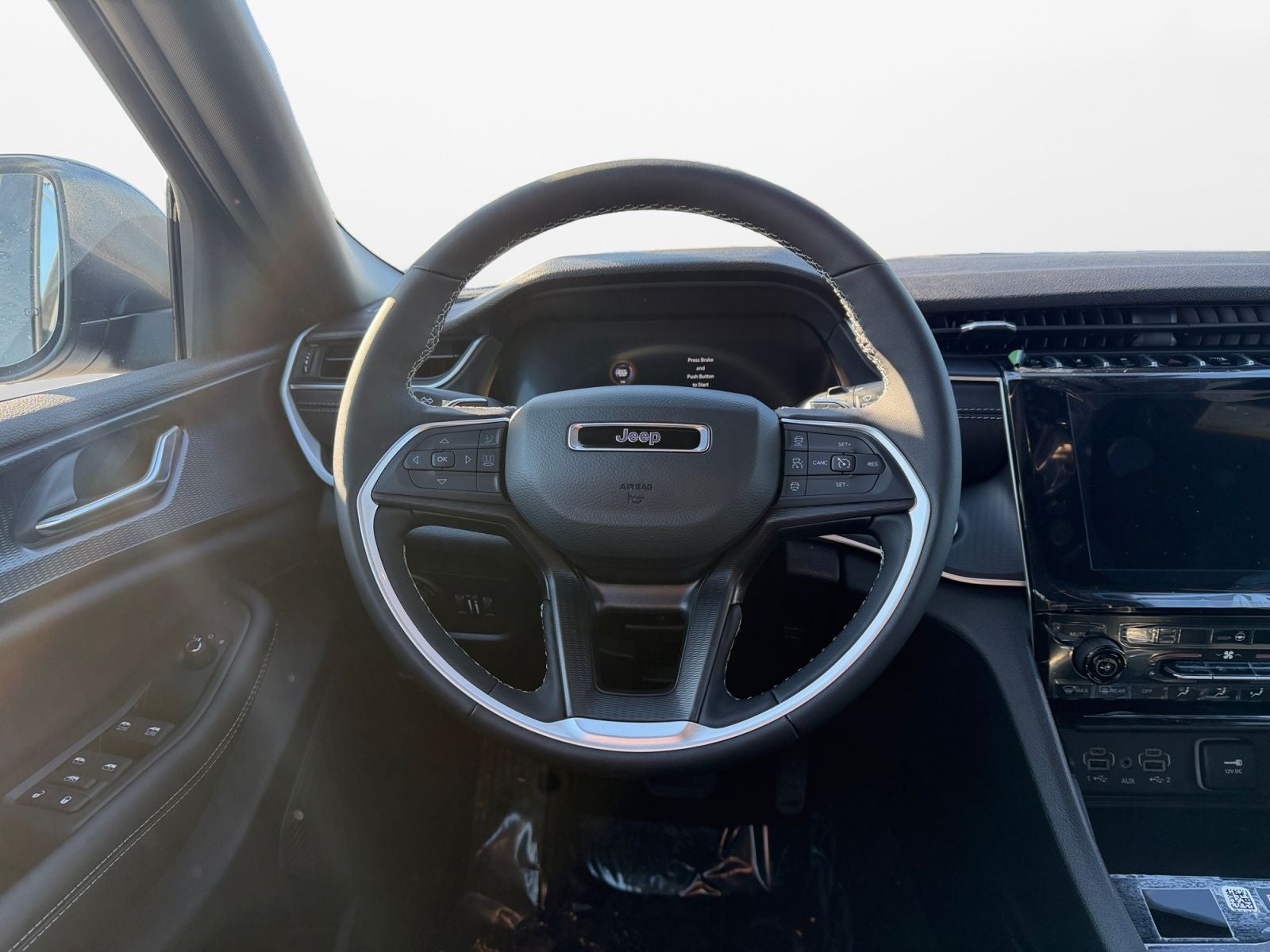 2025 Jeep Grand Cherokee GRAND CHEROKEE LAREDO X 4X4