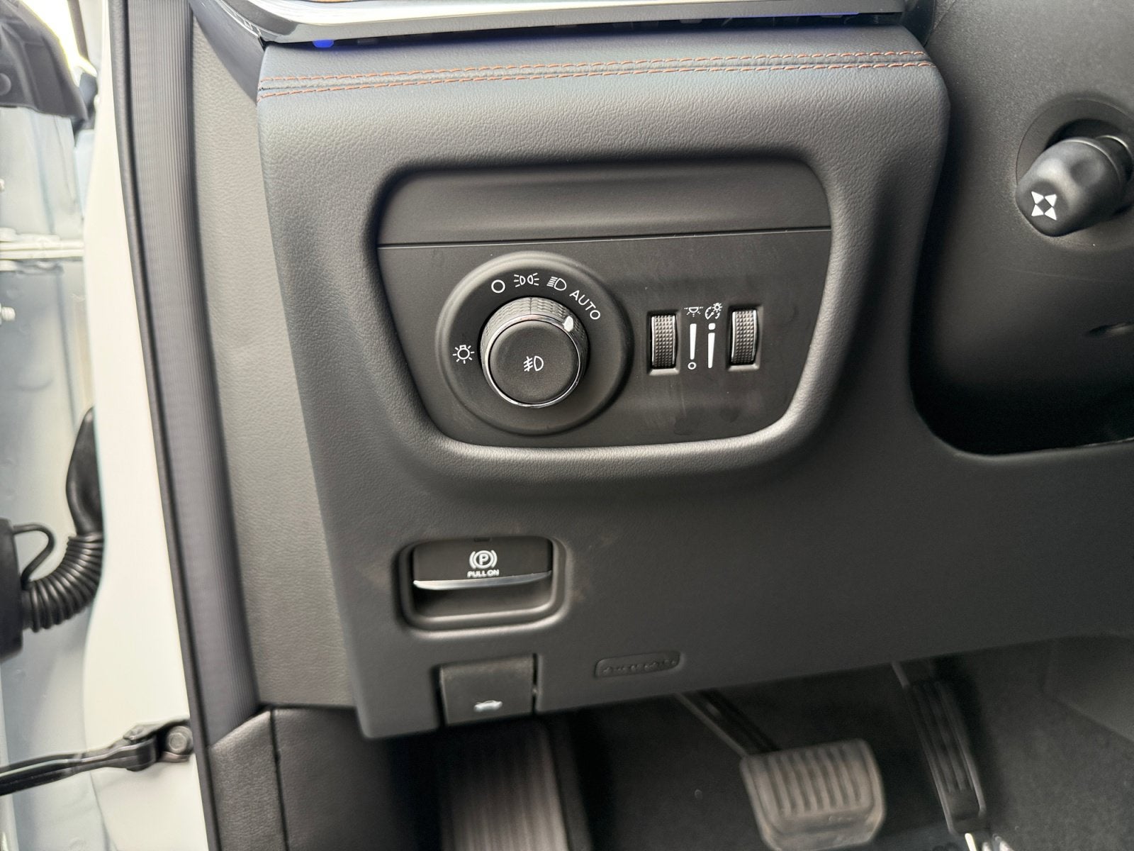 2027 Jeep Grand Cherokee GRAND CHEROKEE SUMMIT 4X4