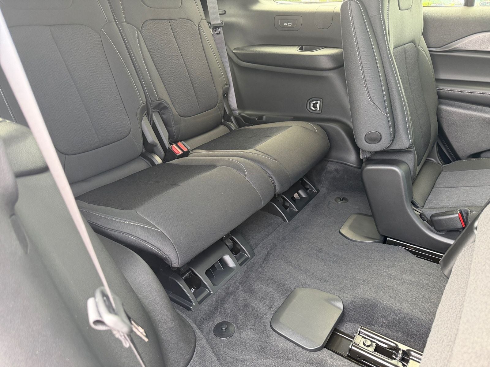 2026 Jeep Grand Cherokee GRAND CHEROKEE L LAREDO X 4X4