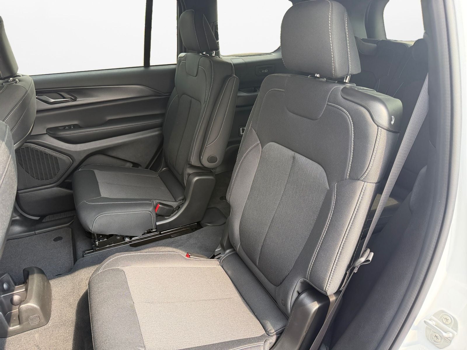 2026 Jeep Grand Cherokee GRAND CHEROKEE L LAREDO X 4X4