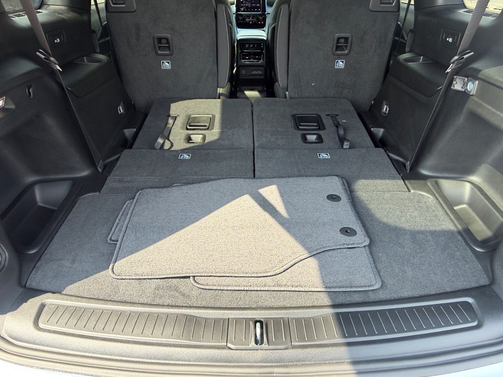 2026 Jeep Grand Cherokee GRAND CHEROKEE L LAREDO X 4X4