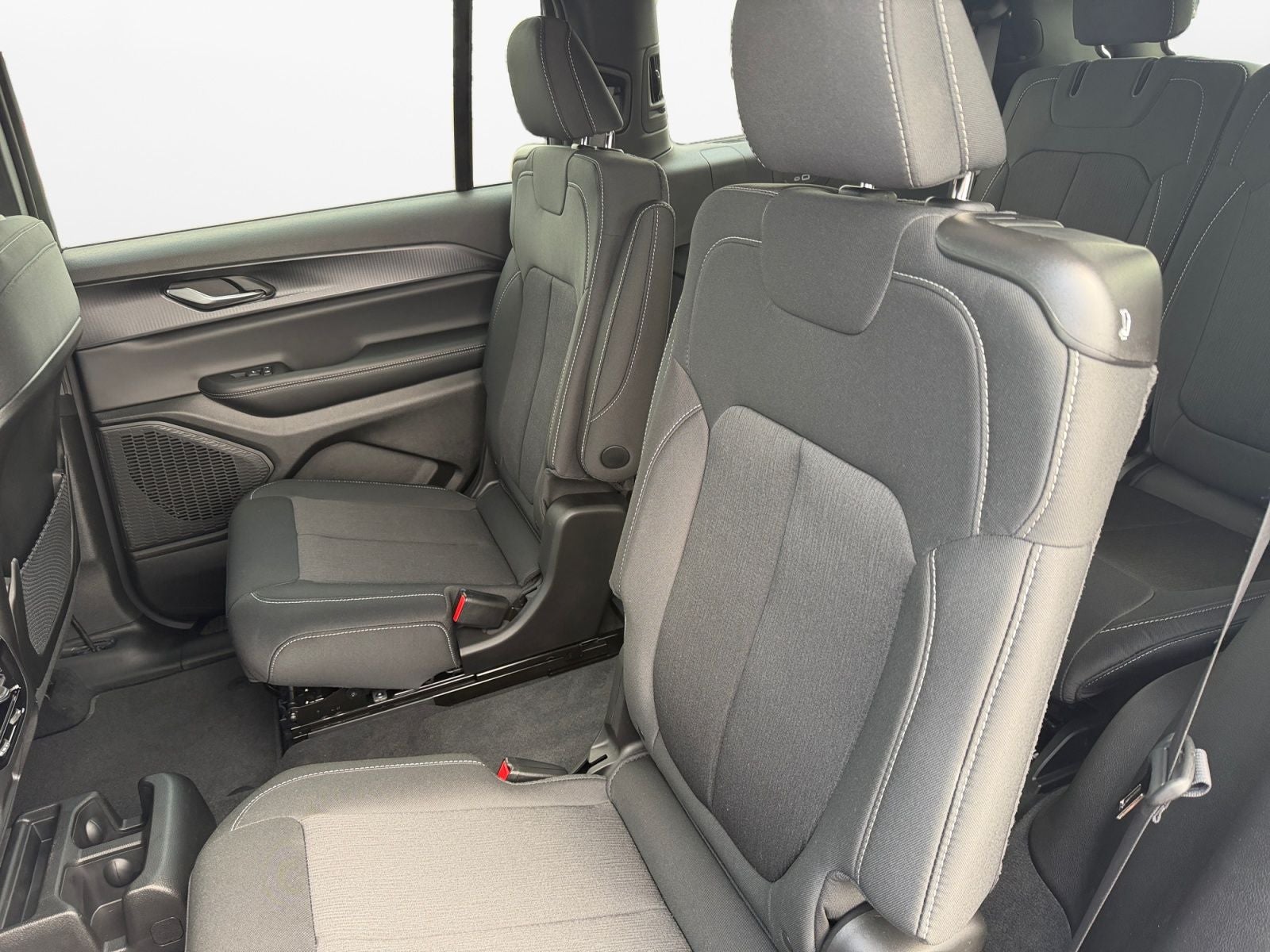 2026 Jeep Grand Cherokee GRAND CHEROKEE L LAREDO X 4X4