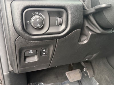 2020 RAM 1500 Big Horn Crew Cab 4x4 5'7' Box