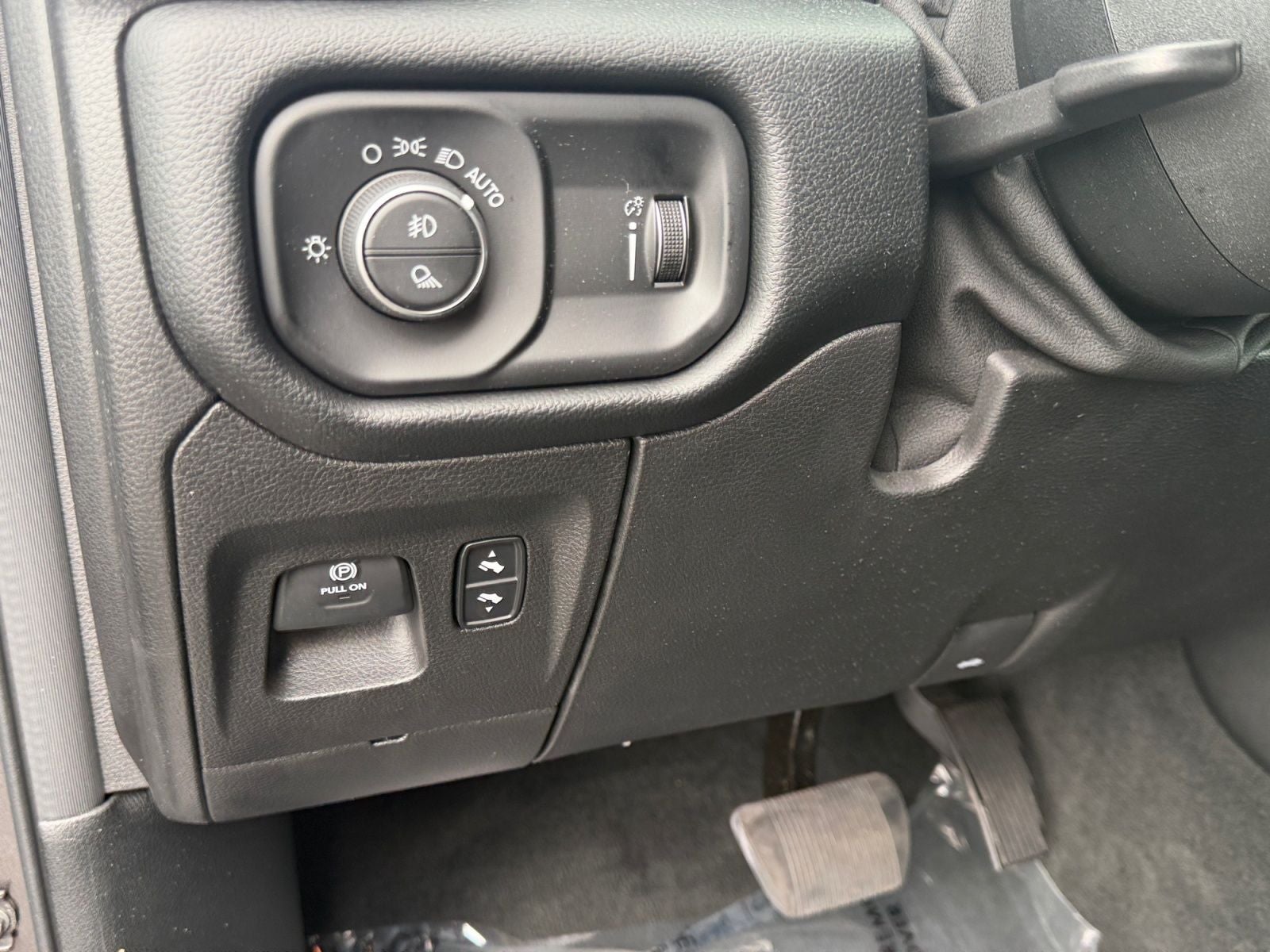 2020 RAM 1500 Big Horn Crew Cab 4x4 5'7' Box