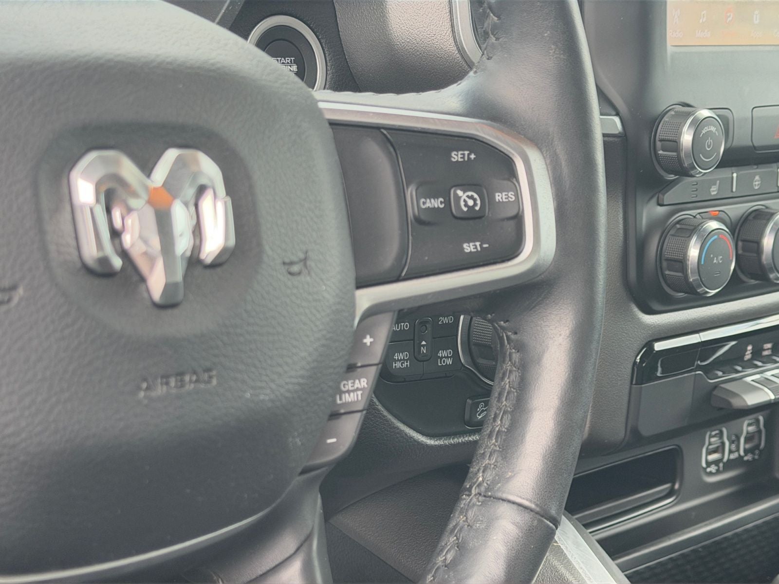 2020 RAM 1500 Big Horn Crew Cab 4x4 5'7' Box