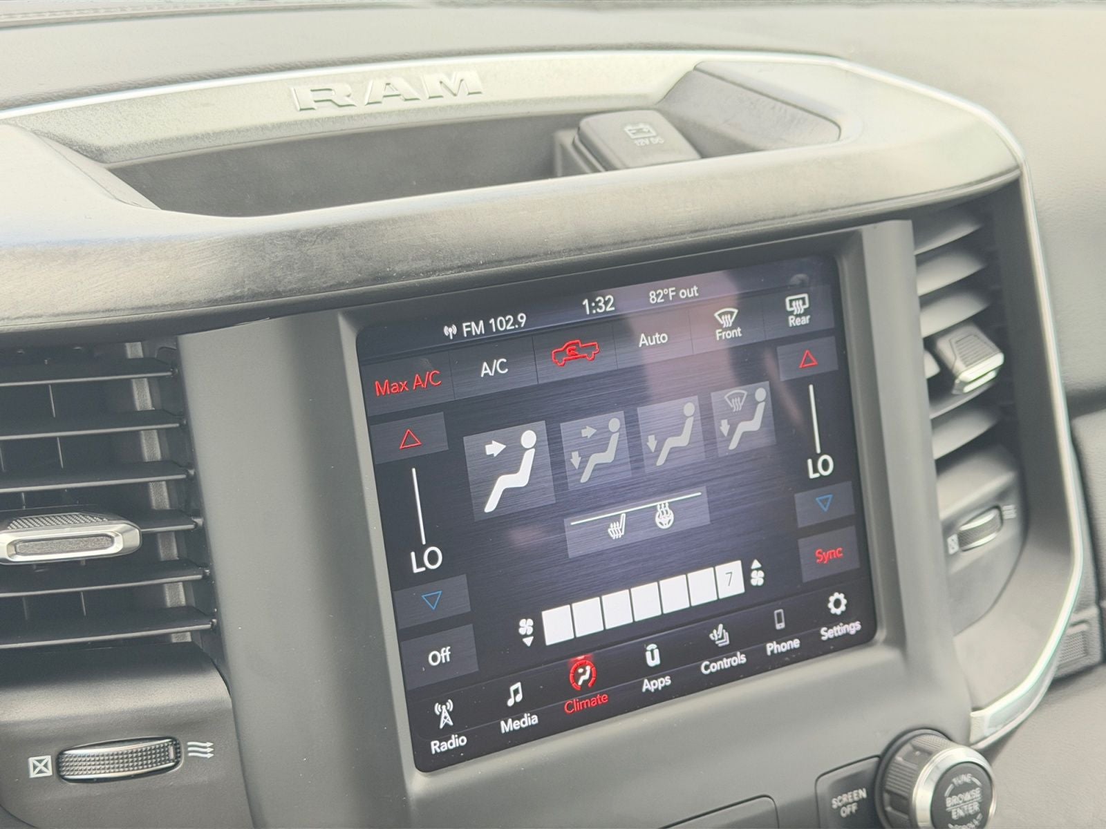 2020 RAM 1500 Big Horn Crew Cab 4x4 5'7' Box