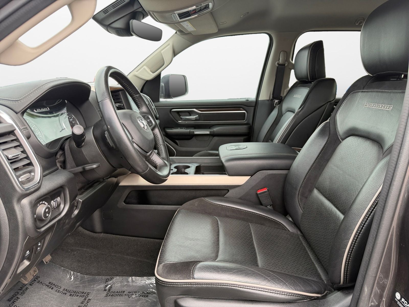 2022 RAM 1500 Laramie Crew Cab 4x4 5'7' Box