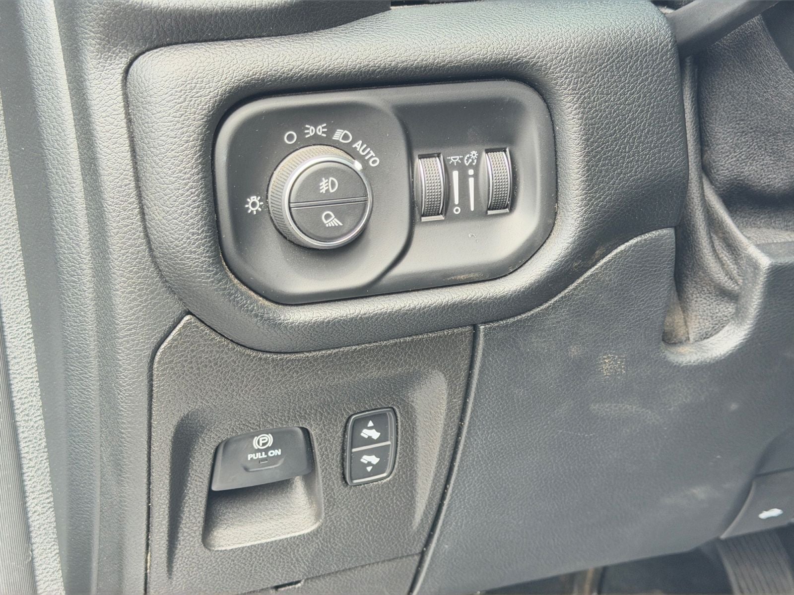 2022 RAM 1500 Laramie Crew Cab 4x4 5'7' Box