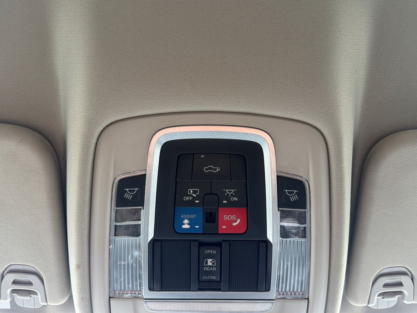 2022 RAM 1500 Laramie Crew Cab 4x4 5'7' Box