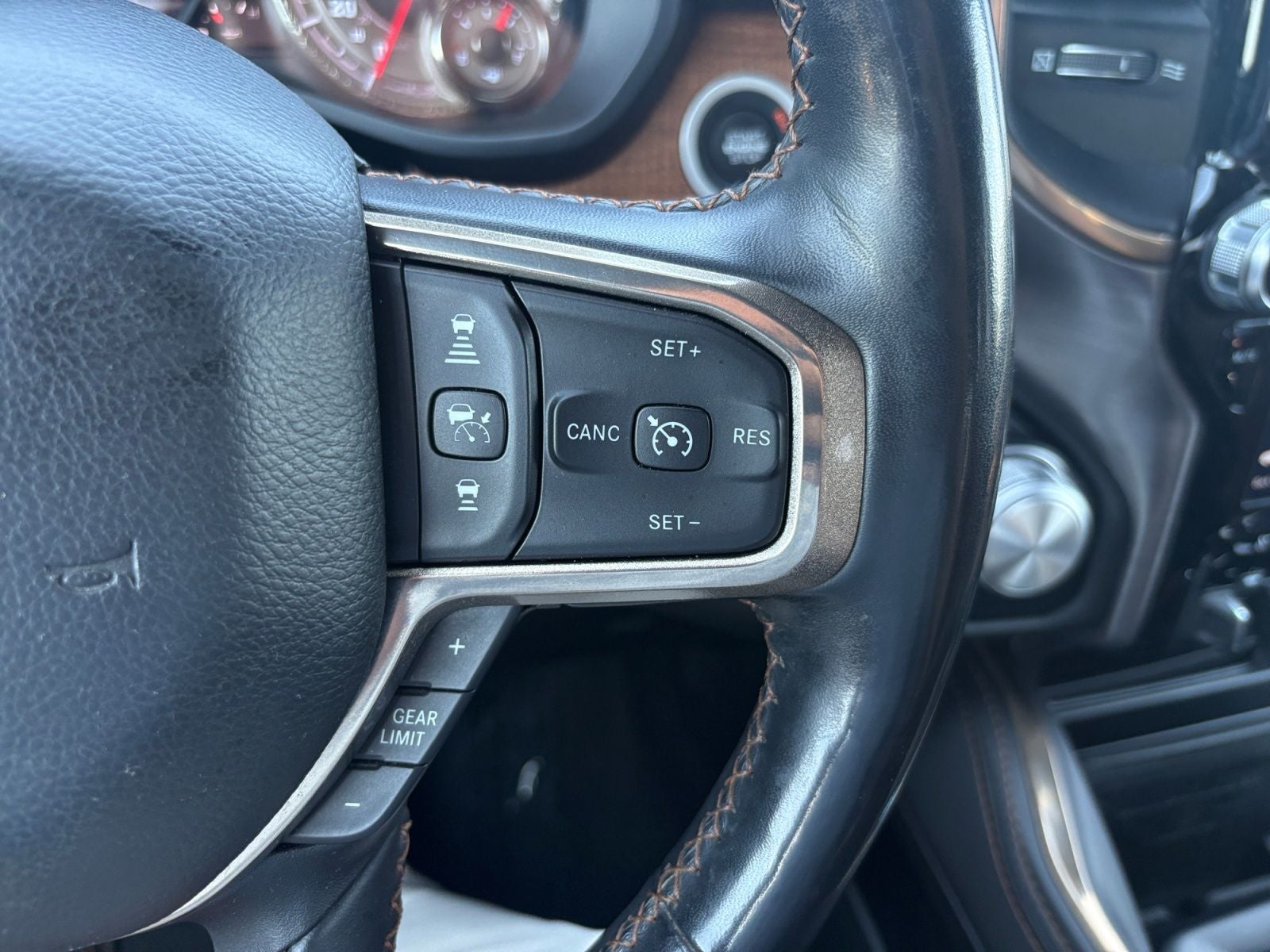 2020 RAM 1500 Laramie Longhorn Crew Cab 4x4 5'7' Box