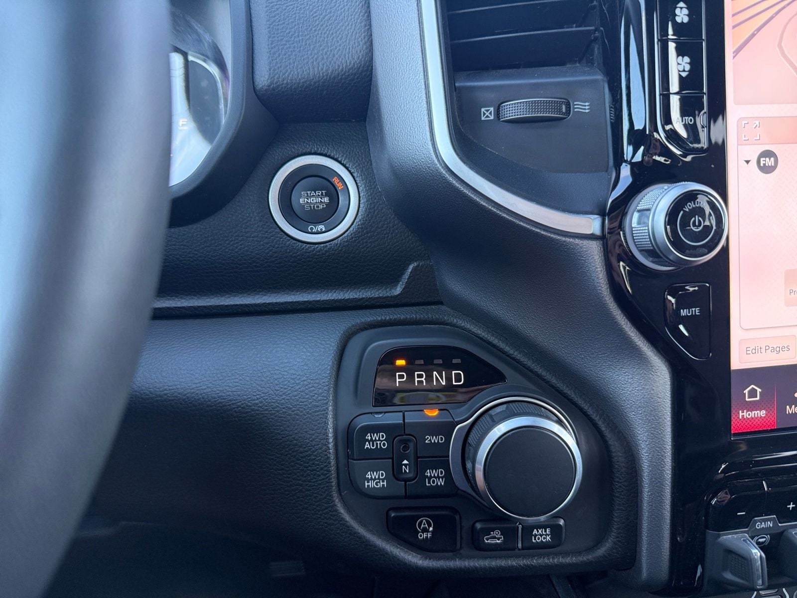 2025 RAM 1500 Big Horn Crew Cab 4x4 6'4' Box
