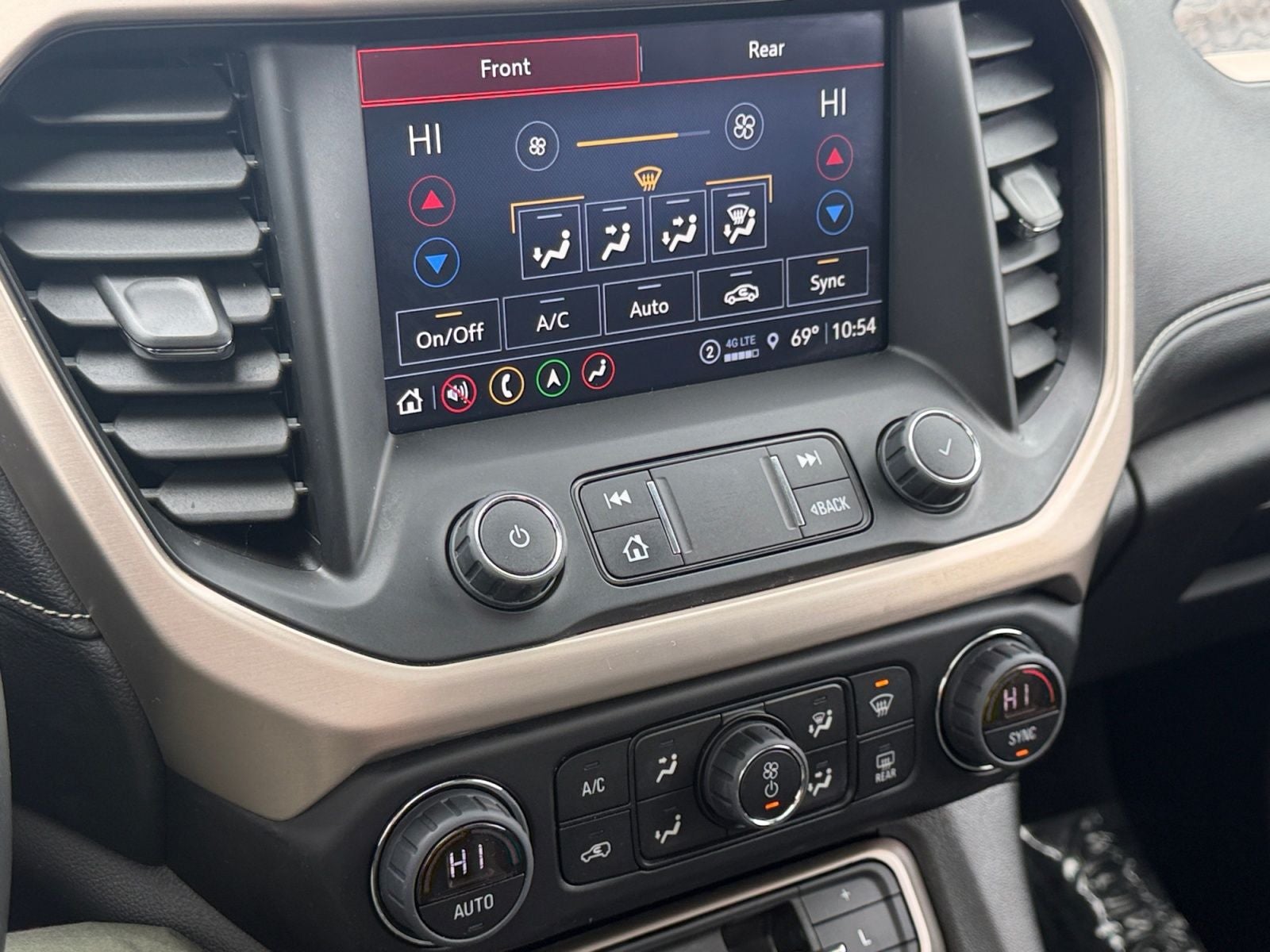 2023 GMC Acadia Denali
