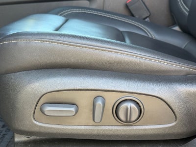 2023 Chevrolet Traverse AWD LT Leather