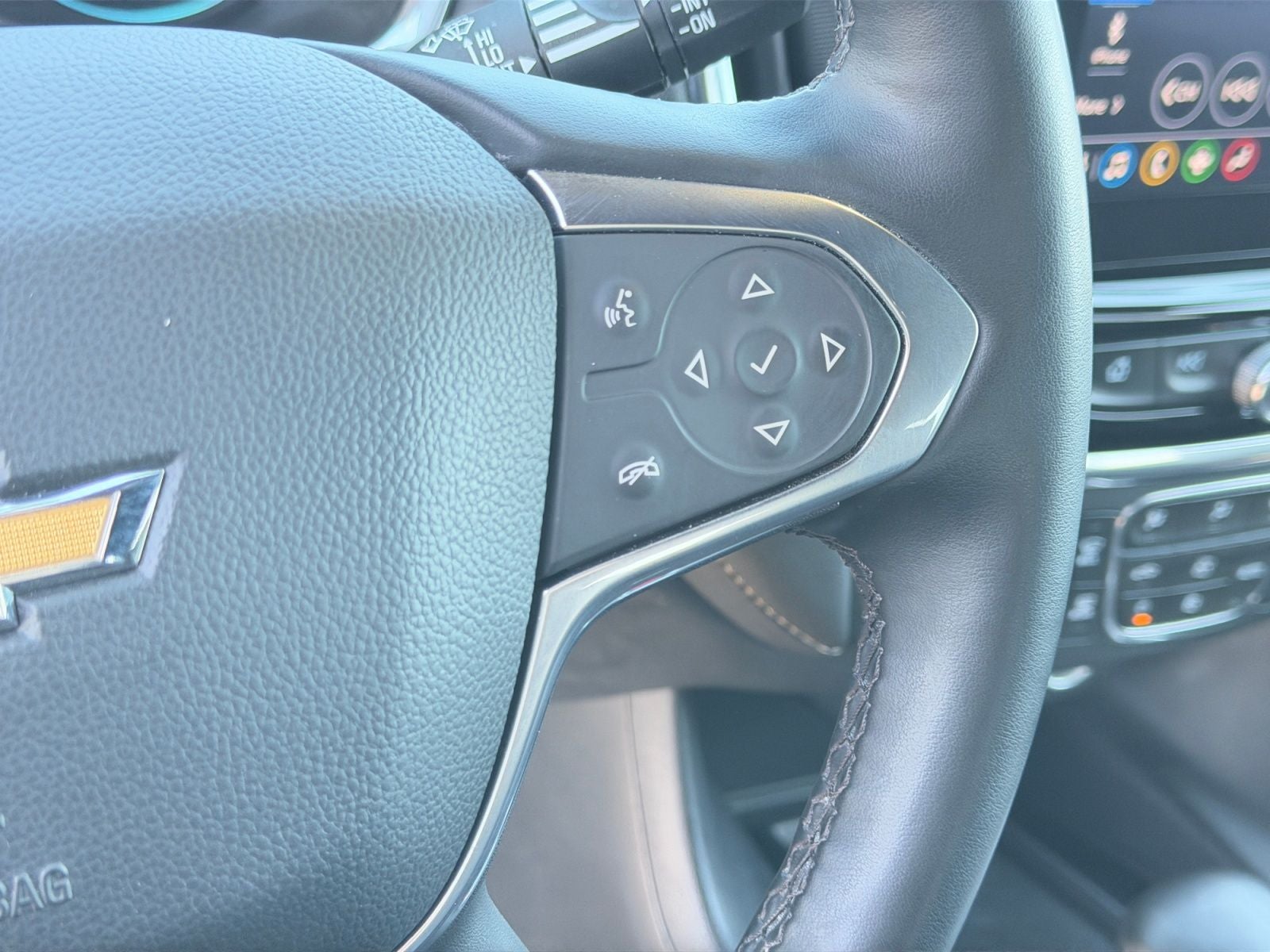 2023 Chevrolet Traverse AWD LT Leather