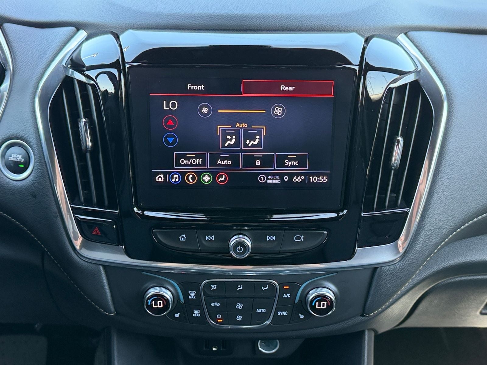 2023 Chevrolet Traverse AWD LT Leather